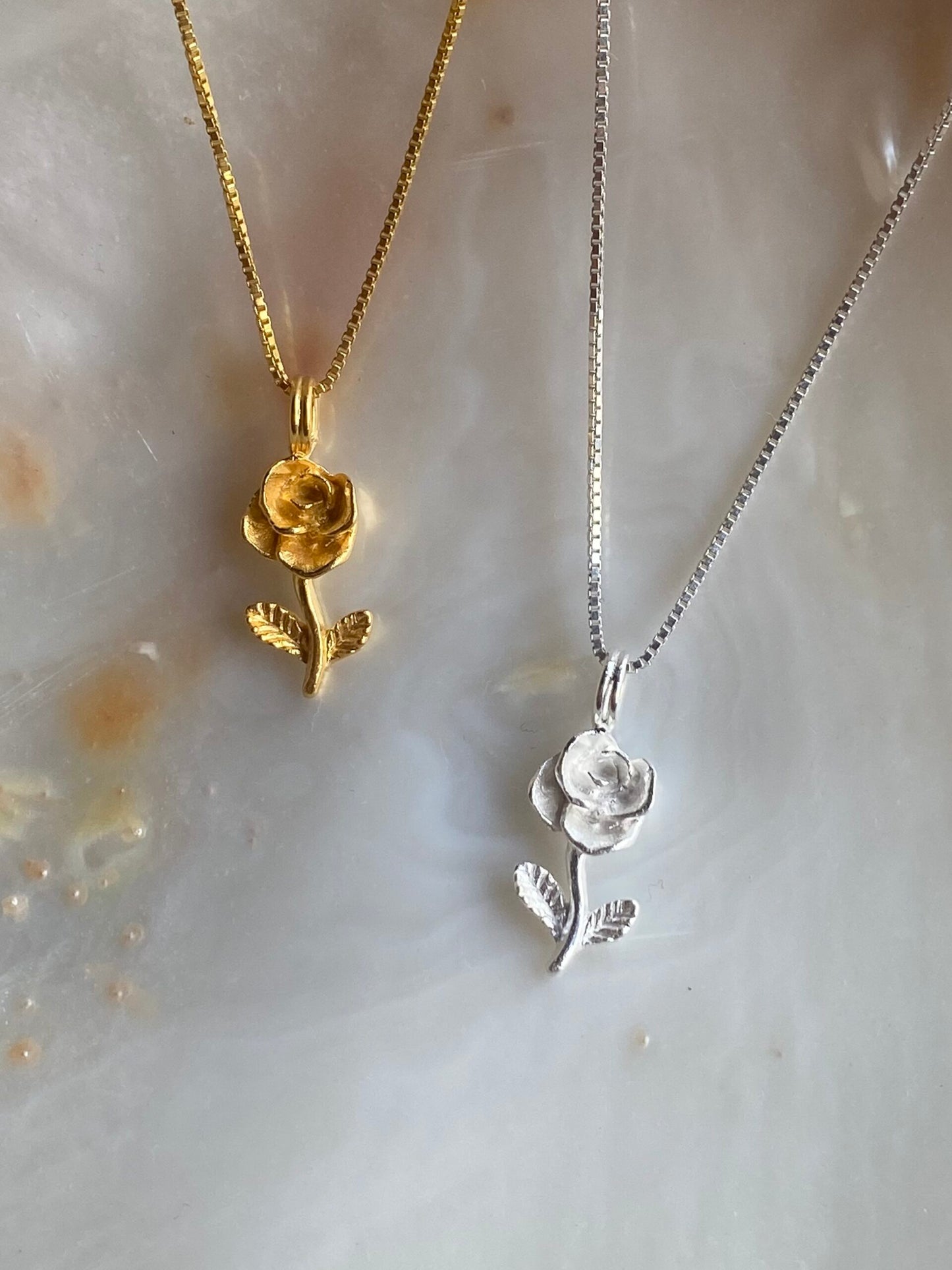 I bloom necklace