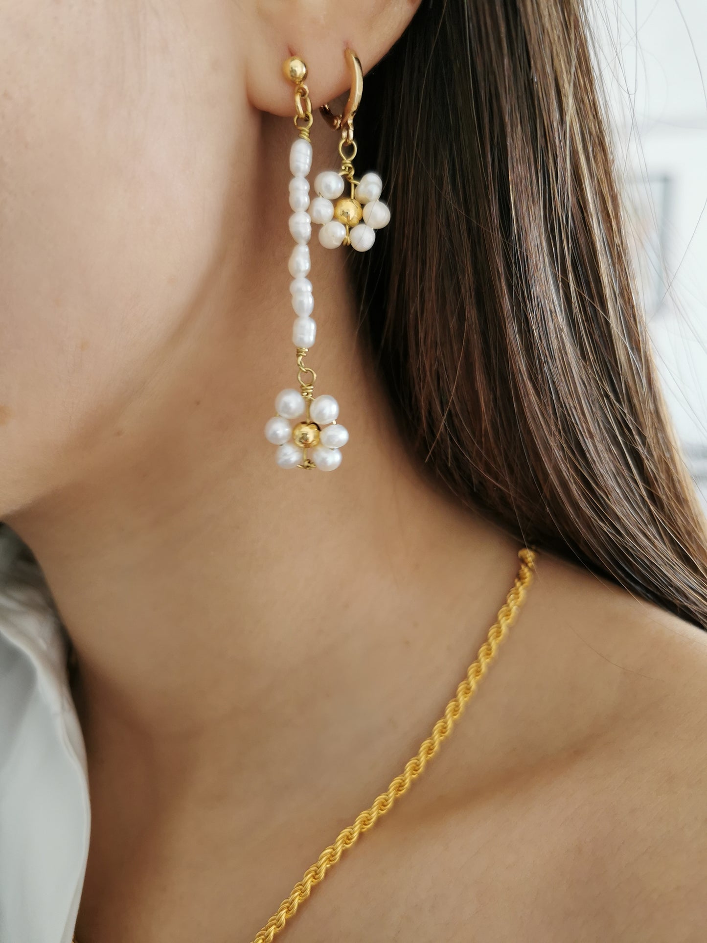 Asymmetric pearl daisy earrings