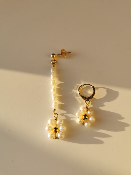 Asymmetric pearl daisy earrings