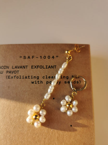 Asymmetric pearl daisy earrings